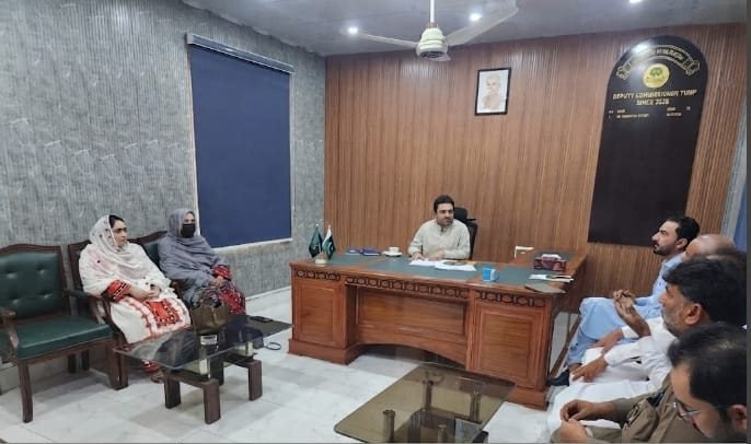 Tump Deputy Commissioner chairs District Education Group meeting, reviews standards