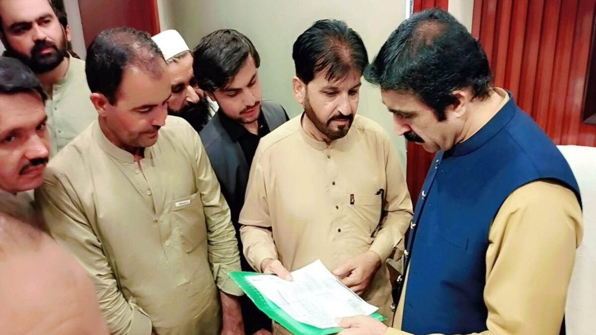 Provincial minister Haji Noor Muhammad Dumar hears constituents’ complaints, orders quick action
