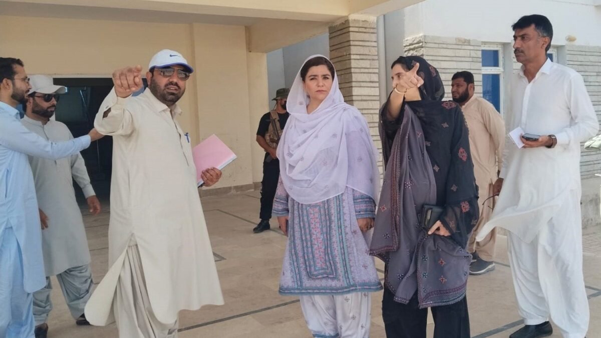 Lasbela Commissioner Saira Atta visits Uthal, reviews DHQ hospital and bypass road projects