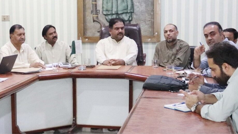 Sibi health committee orders pay cuts for absent medical staff