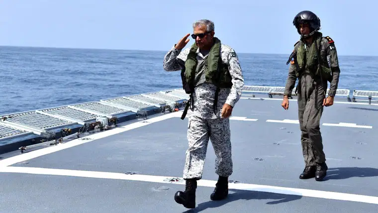 Admiral Naveed Ashraf visits units and Creeks area, reviews Sea Spark exercise