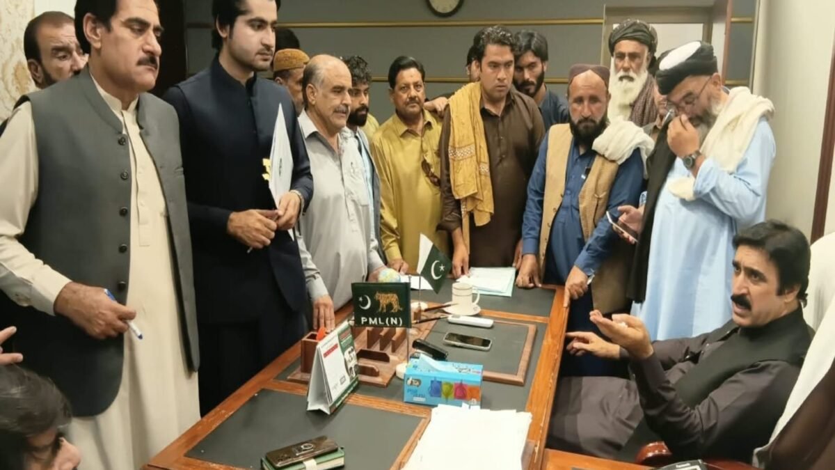 Provincial minister Haji Noor Muhammad Dumar hears public delegations, orders action on some issues