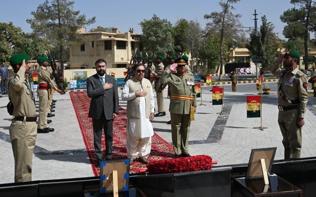 Governor, chief minister and corps commander lay wreaths at Quetta martyrs’ monument