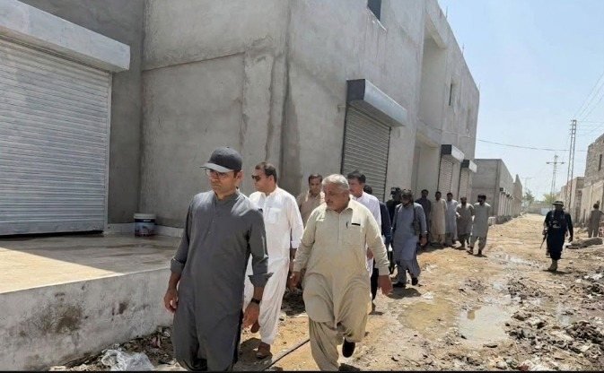 Makran Commissioner visits Turbat city development project and municipal corporation