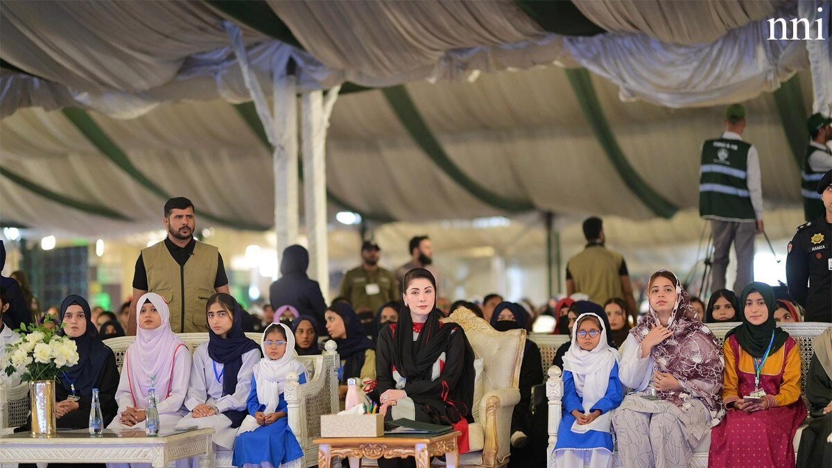 Maryam Nawaz distributes laptops and Honhaar scholarships to 6,208 students in Sahiwal