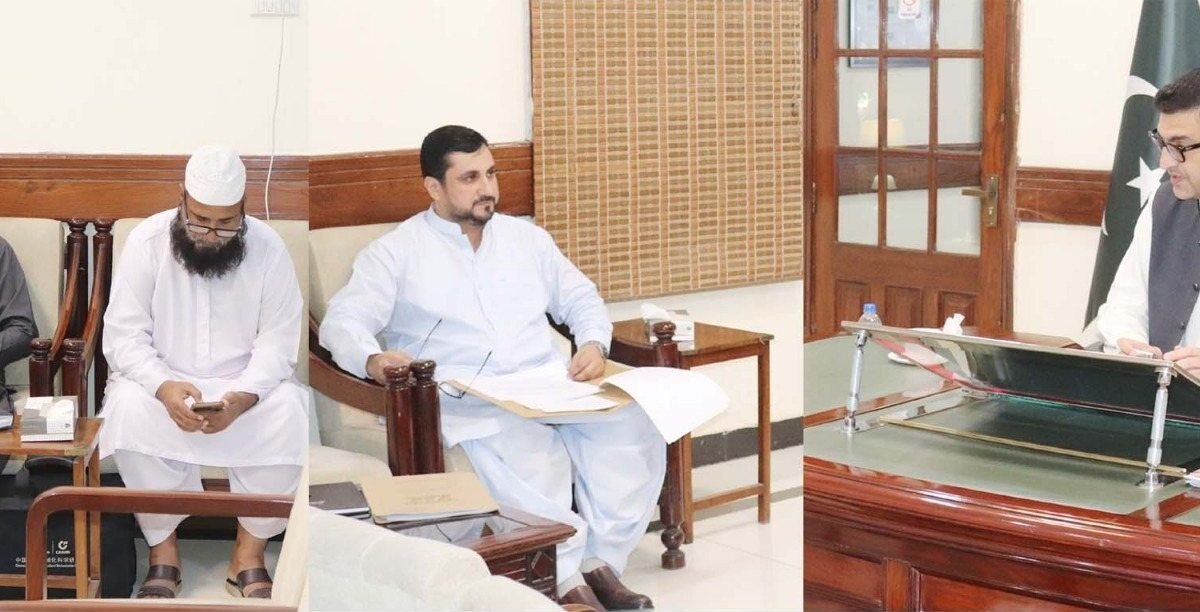 Sibi commissioner briefed on agriculture engineering work and bulldozer services