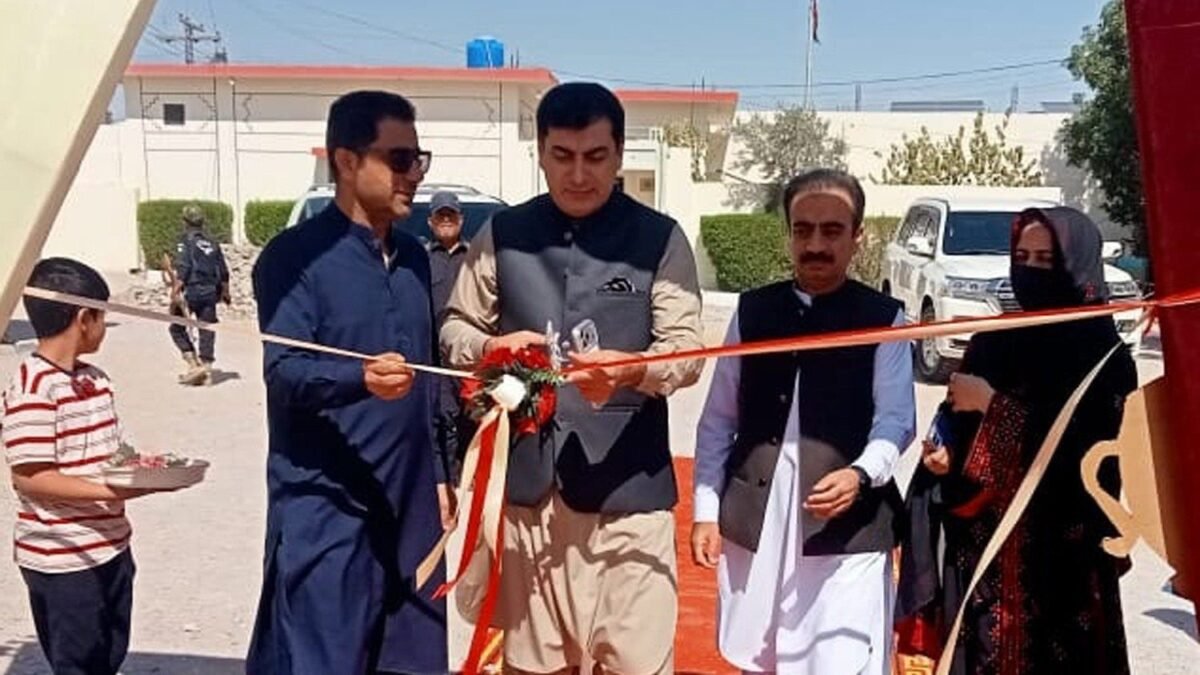 Khuzdar commissioner opens sports festival week at Divisional Public School