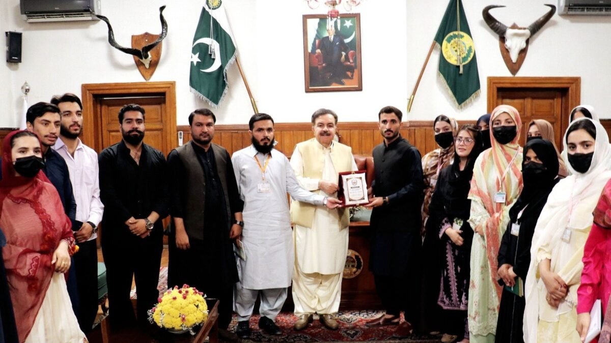 Governor Mandokhail asks Youth Leaders Parliament to expand across Balochistan