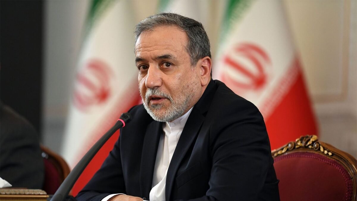 Ishaq Dar speaks to Iranian FM Abbas Araghchi by phone on regional situation