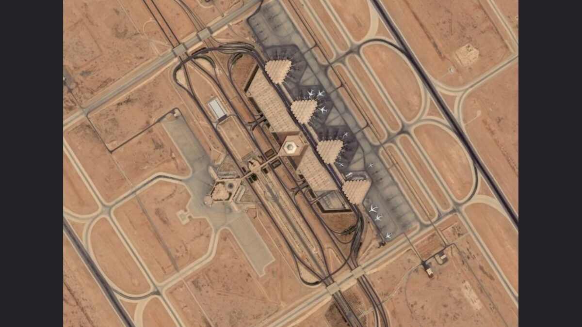 Houthi missile attack on Riyadh airport sets Saudi plane on fire