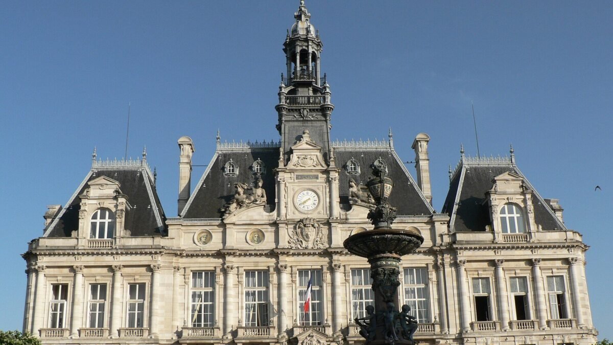 French inflation protests turn violent, 143-year-old Limoges town hall set on fire