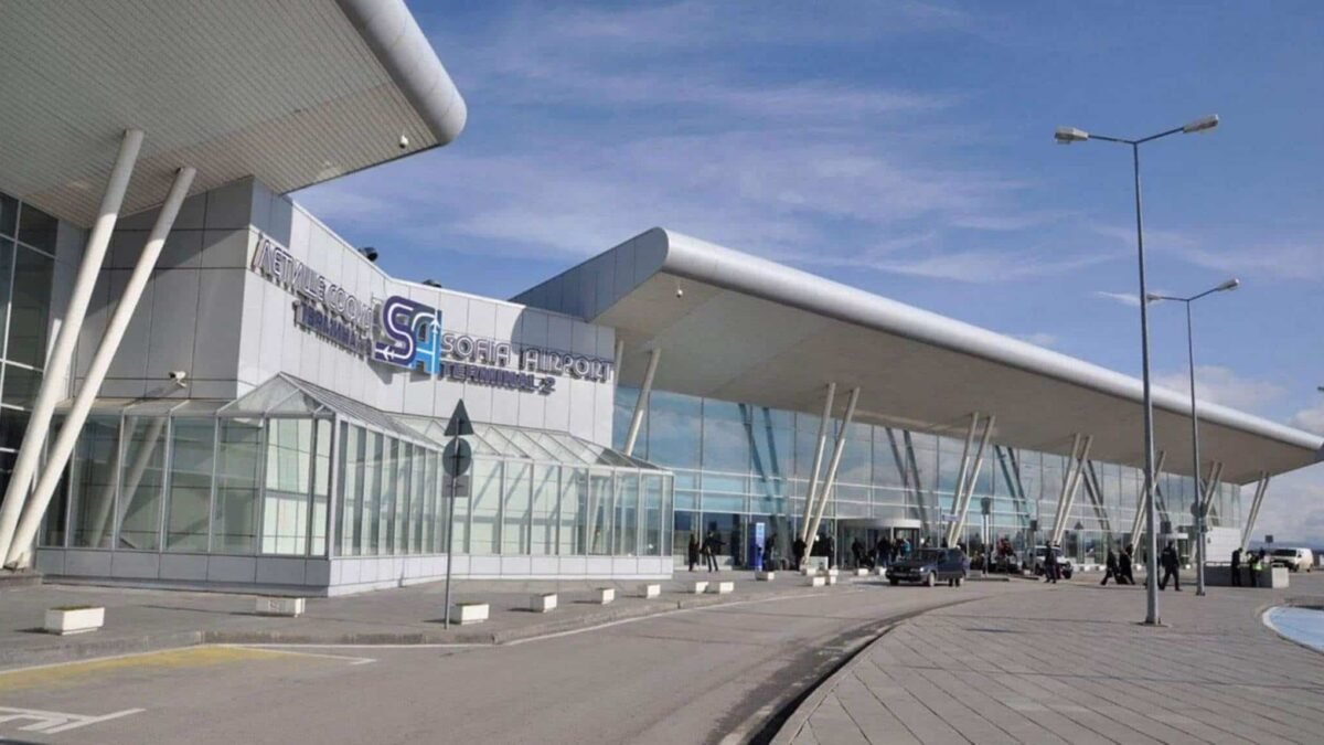 Austrian Airlines flight to Vienna lands in Sofia on bomb threat; search finds no danger