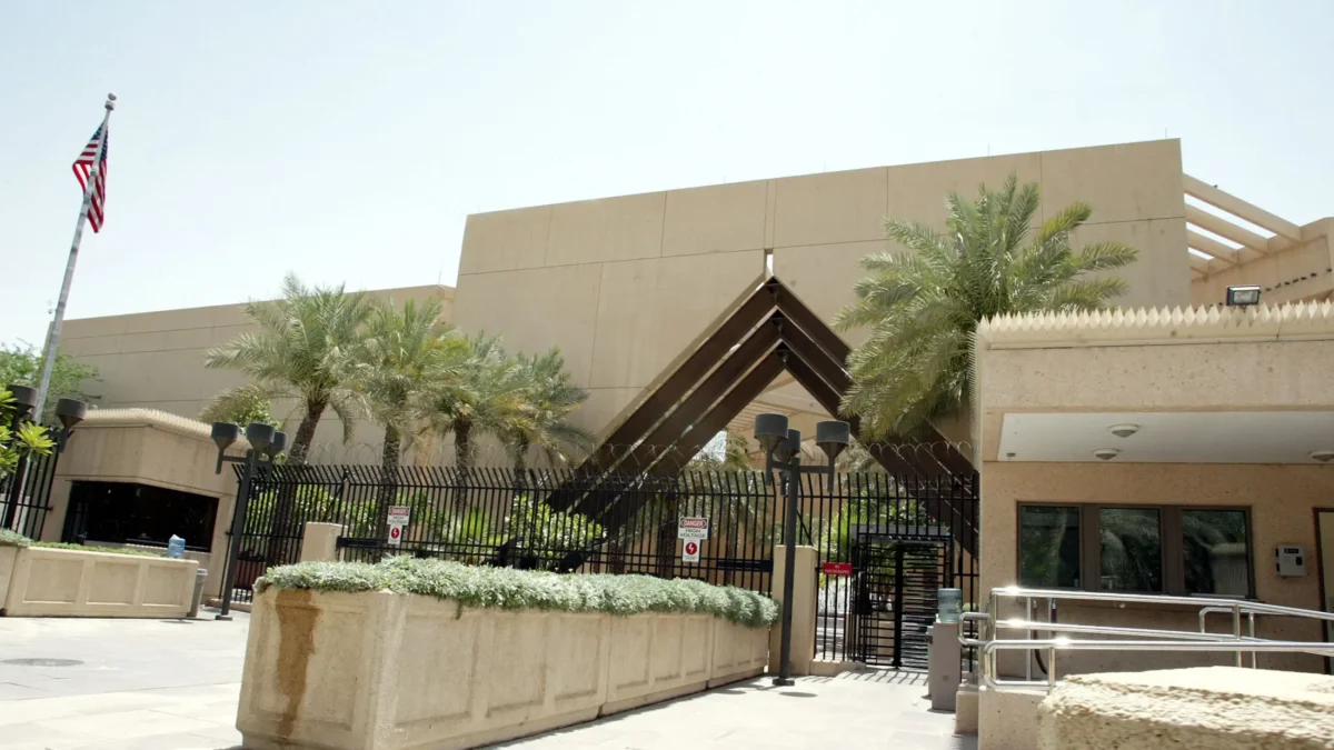 US orders non-emergency staff and families to leave Saudi Arabia over Houthi attacks