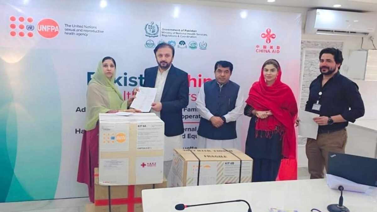 UNFPA hands over reproductive health kits to Balochistan Health Department