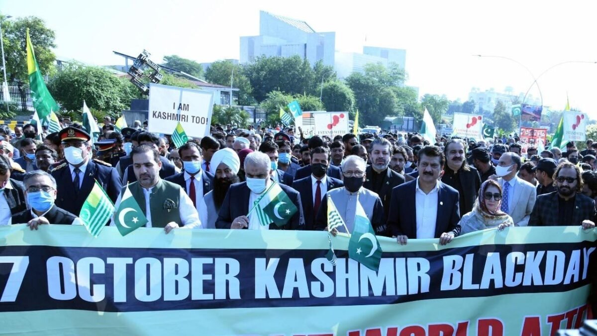 Kashmir Black Day: Zardari, Shehbaz urge world to act on rights in occupied Kashmir